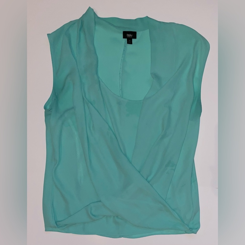 Sleeveless teal shirt